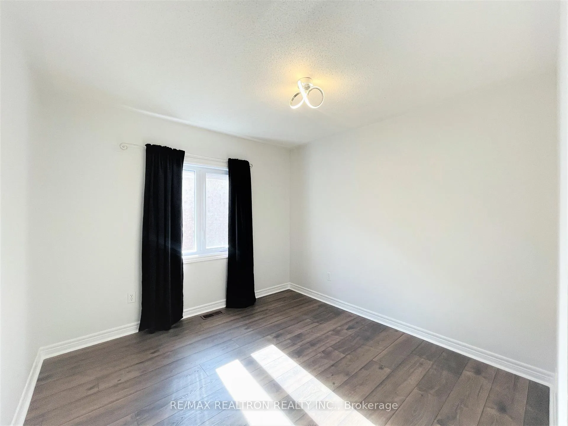 Photo 33 of 137 Bothwell Crescent, Newmarket, Summerhill Estates — HOMEH