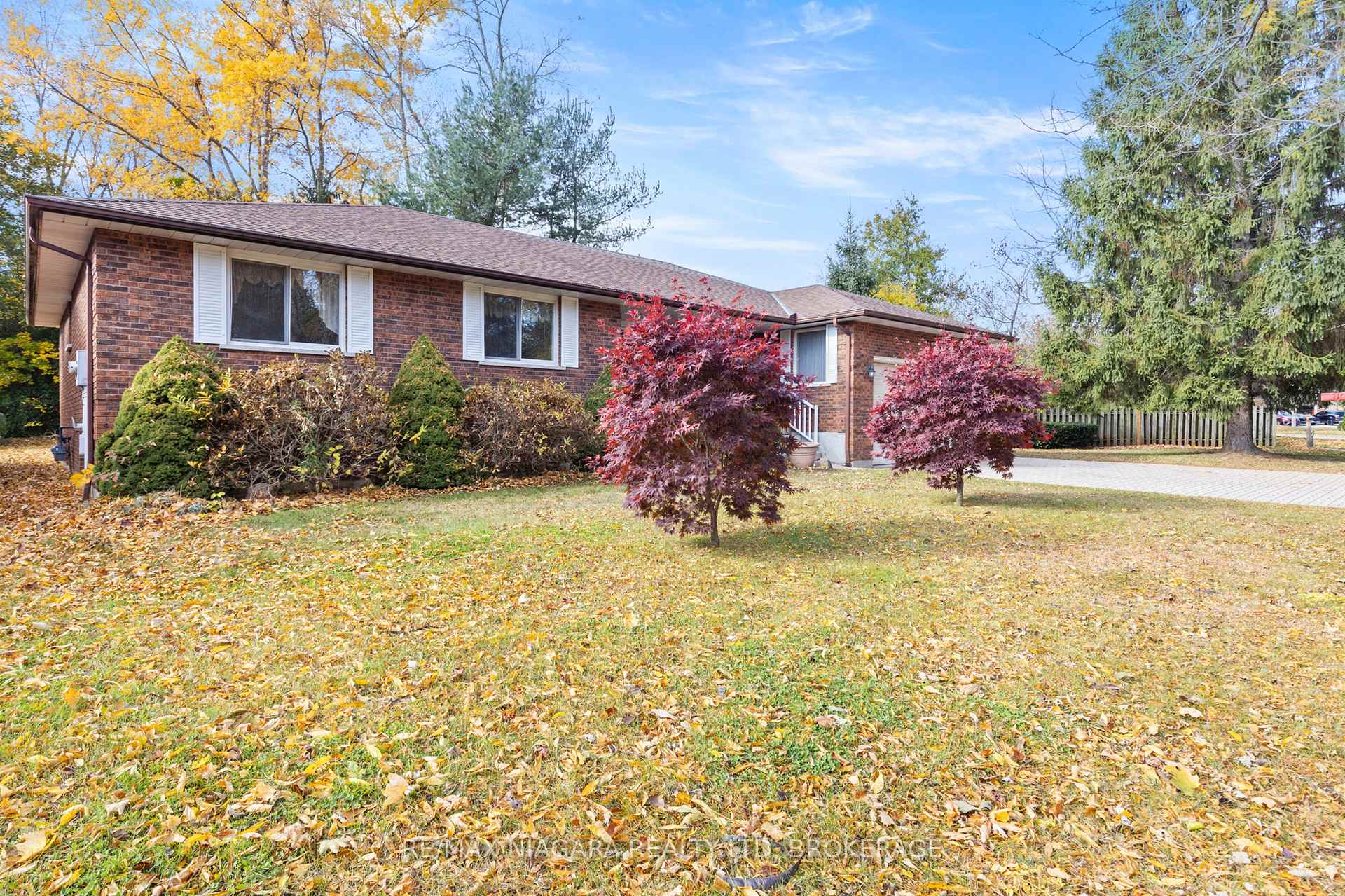 Photo 2 of 142 Welland Road, Pelham, Fonthill — HOMEH