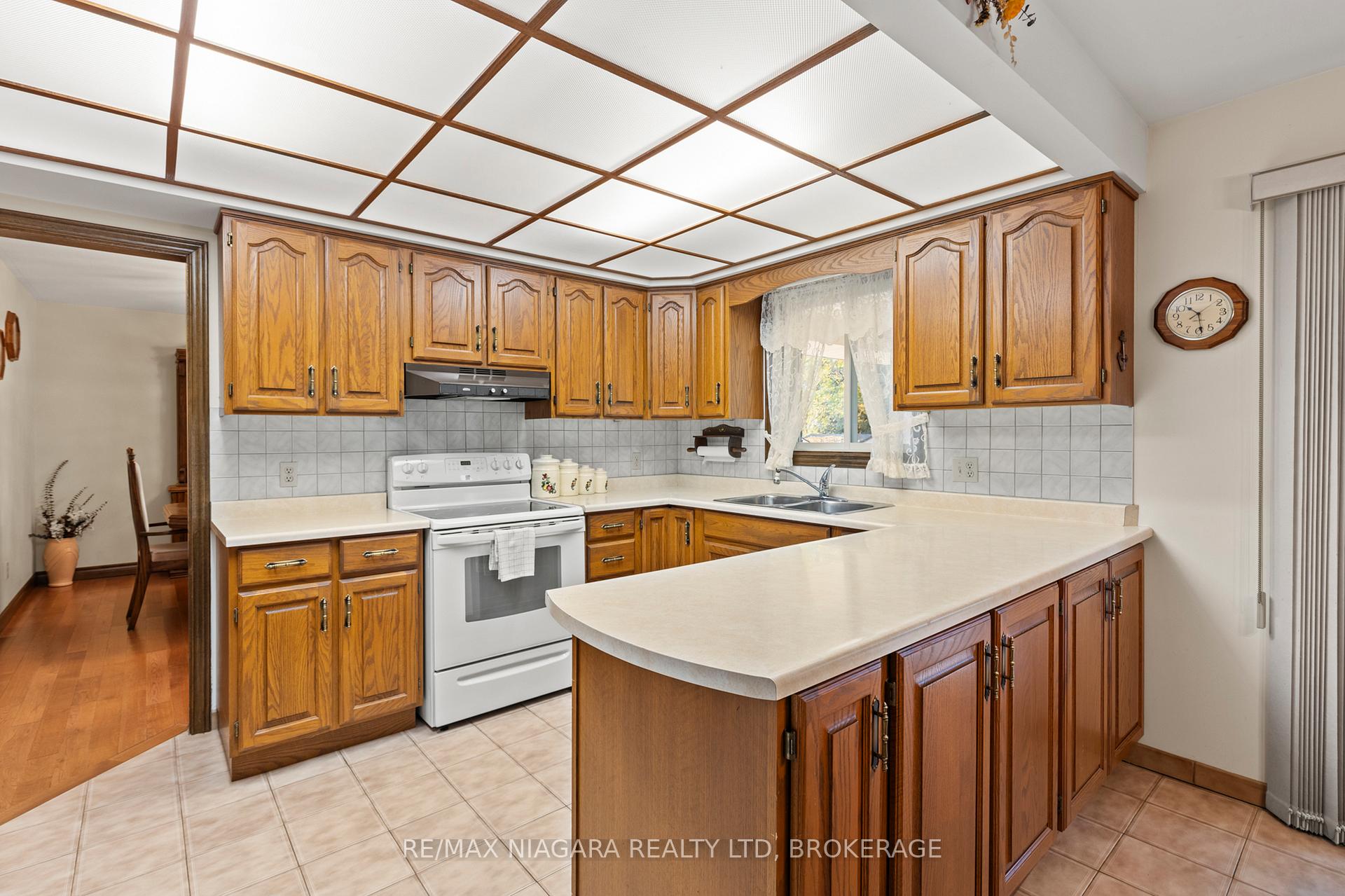 Photo 10 of 142 Welland Road, Pelham, Fonthill — HOMEH