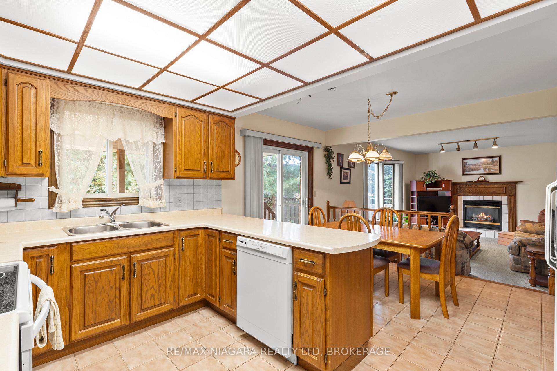 Photo 11 of 142 Welland Road, Pelham, Fonthill — HOMEH