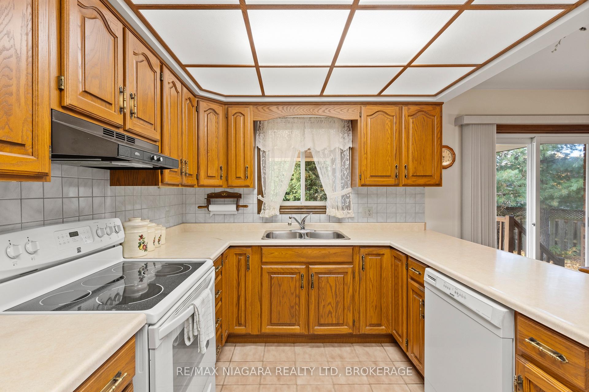 Photo 12 of 142 Welland Road, Pelham, Fonthill — HOMEH