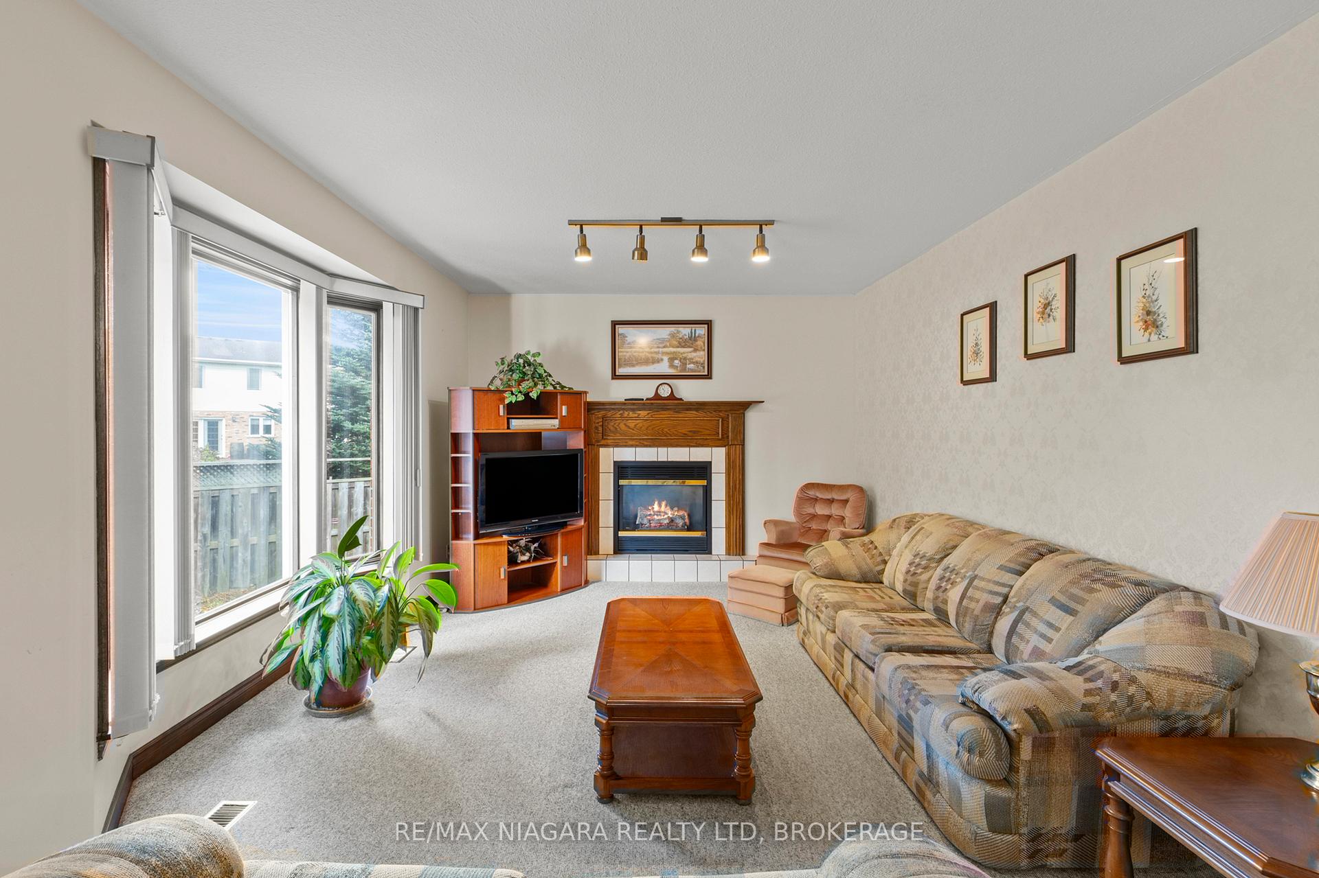 Photo 14 of 142 Welland Road, Pelham, Fonthill — HOMEH