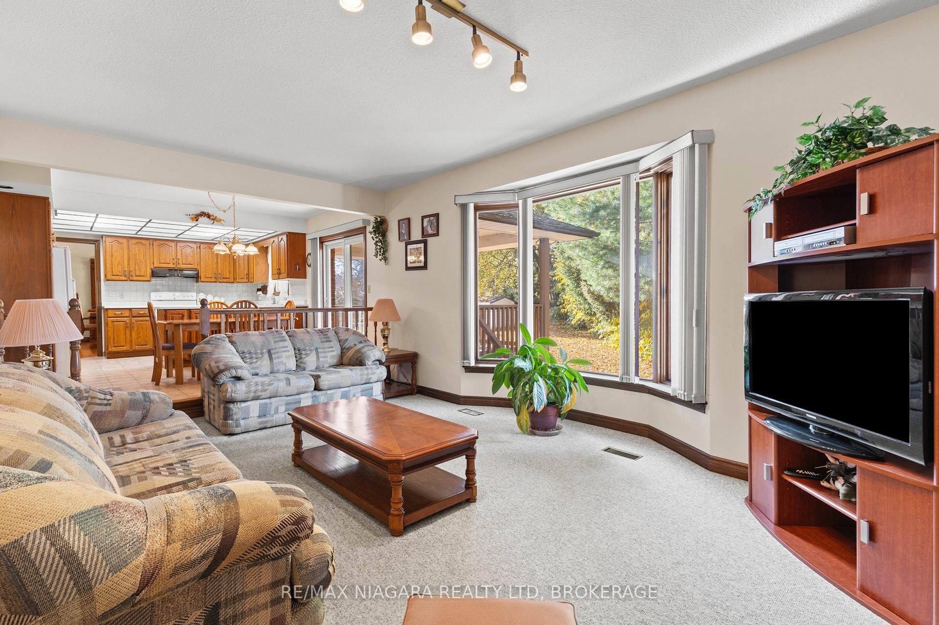 Photo 17 of 142 Welland Road, Pelham, Fonthill — HOMEH
