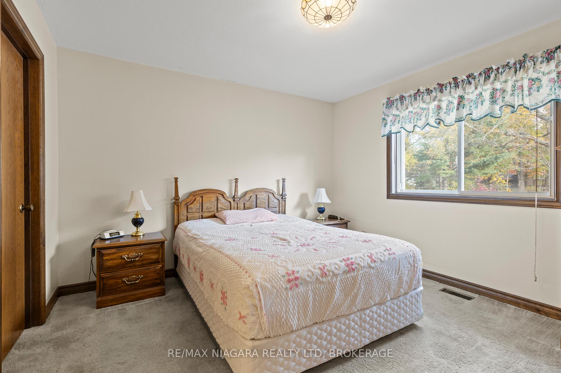 Photo 18 of 142 Welland Road, Pelham, Fonthill — HOMEH