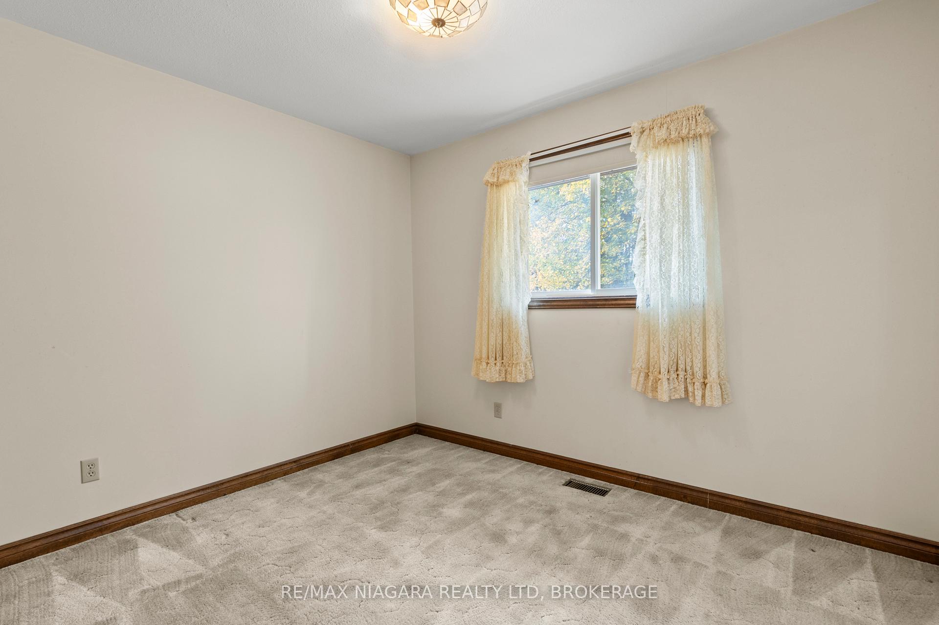 Photo 22 of 142 Welland Road, Pelham, Fonthill — HOMEH