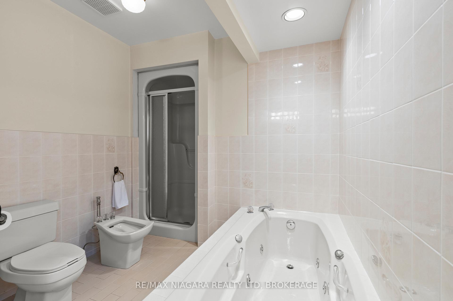 Photo 23 of 142 Welland Road, Pelham, Fonthill — HOMEH