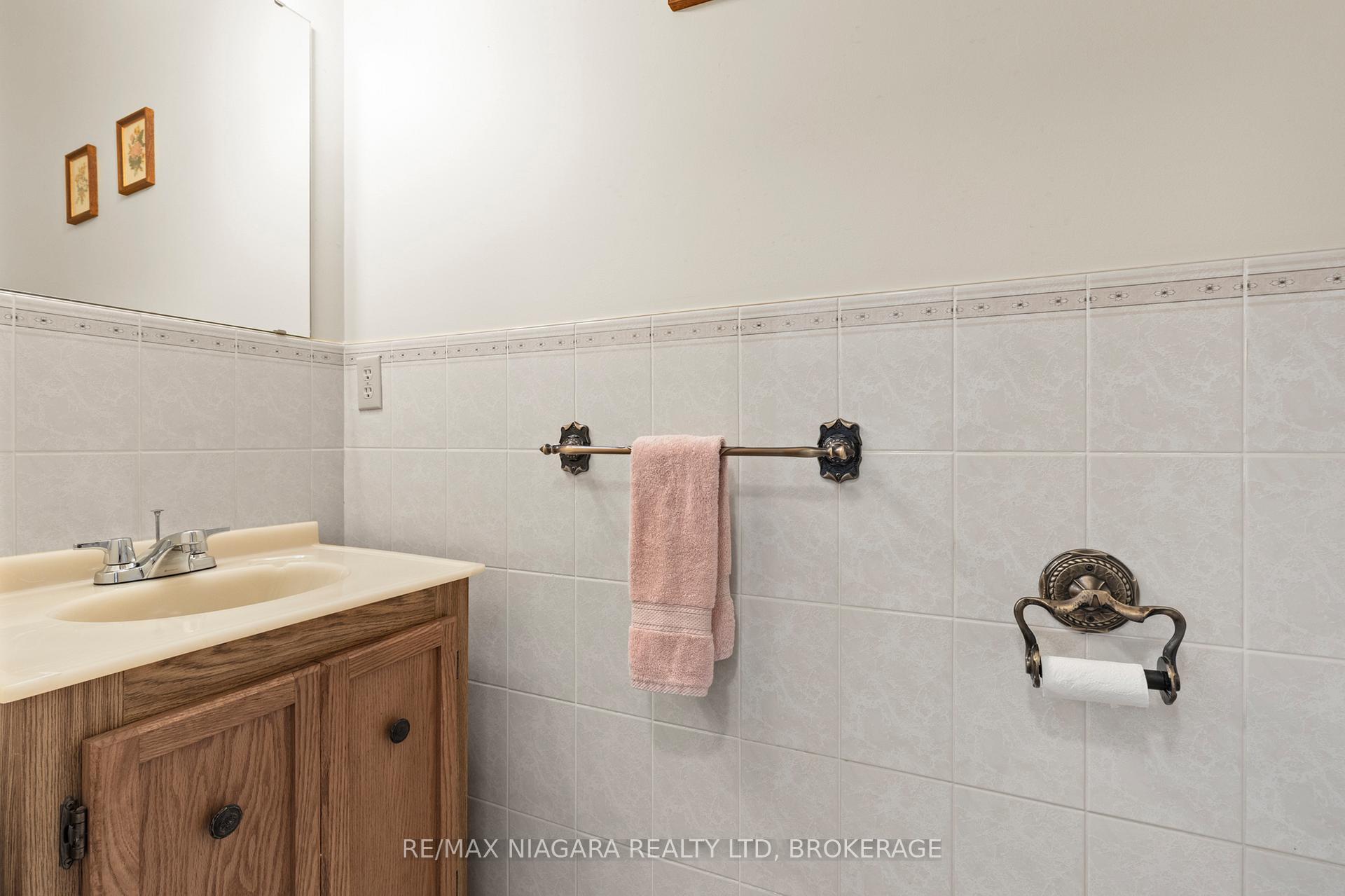 Photo 25 of 142 Welland Road, Pelham, Fonthill — HOMEH