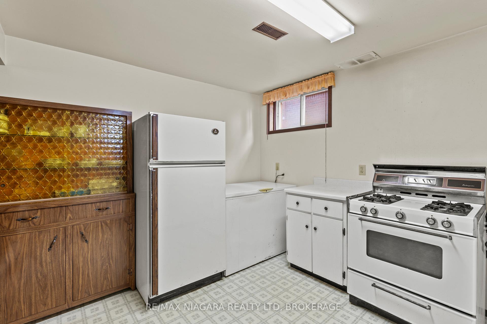 Photo 32 of 142 Welland Road, Pelham, Fonthill — HOMEH
