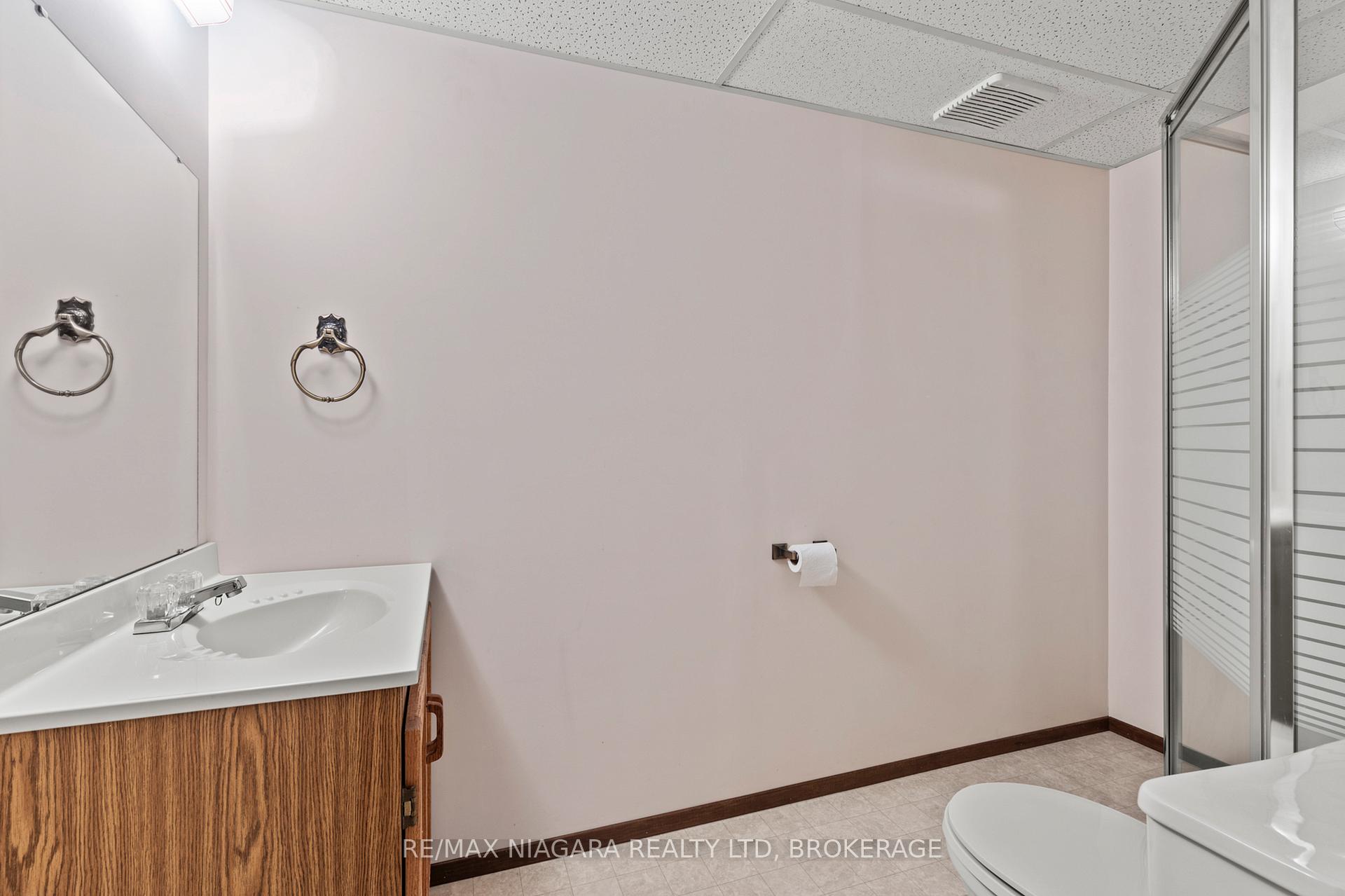 Photo 34 of 142 Welland Road, Pelham, Fonthill — HOMEH