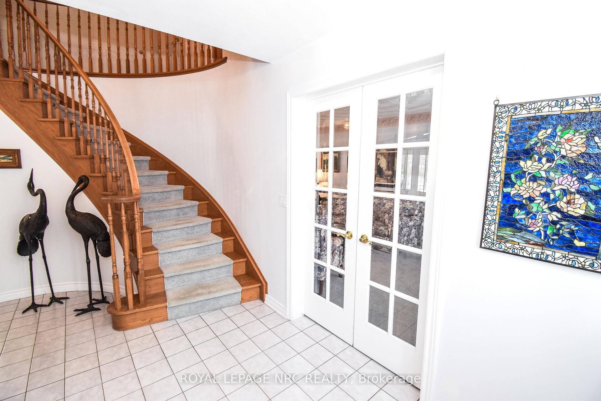 Photo 7 of 11 Milburn Drive, Pelham, Fonthill — HOMEH