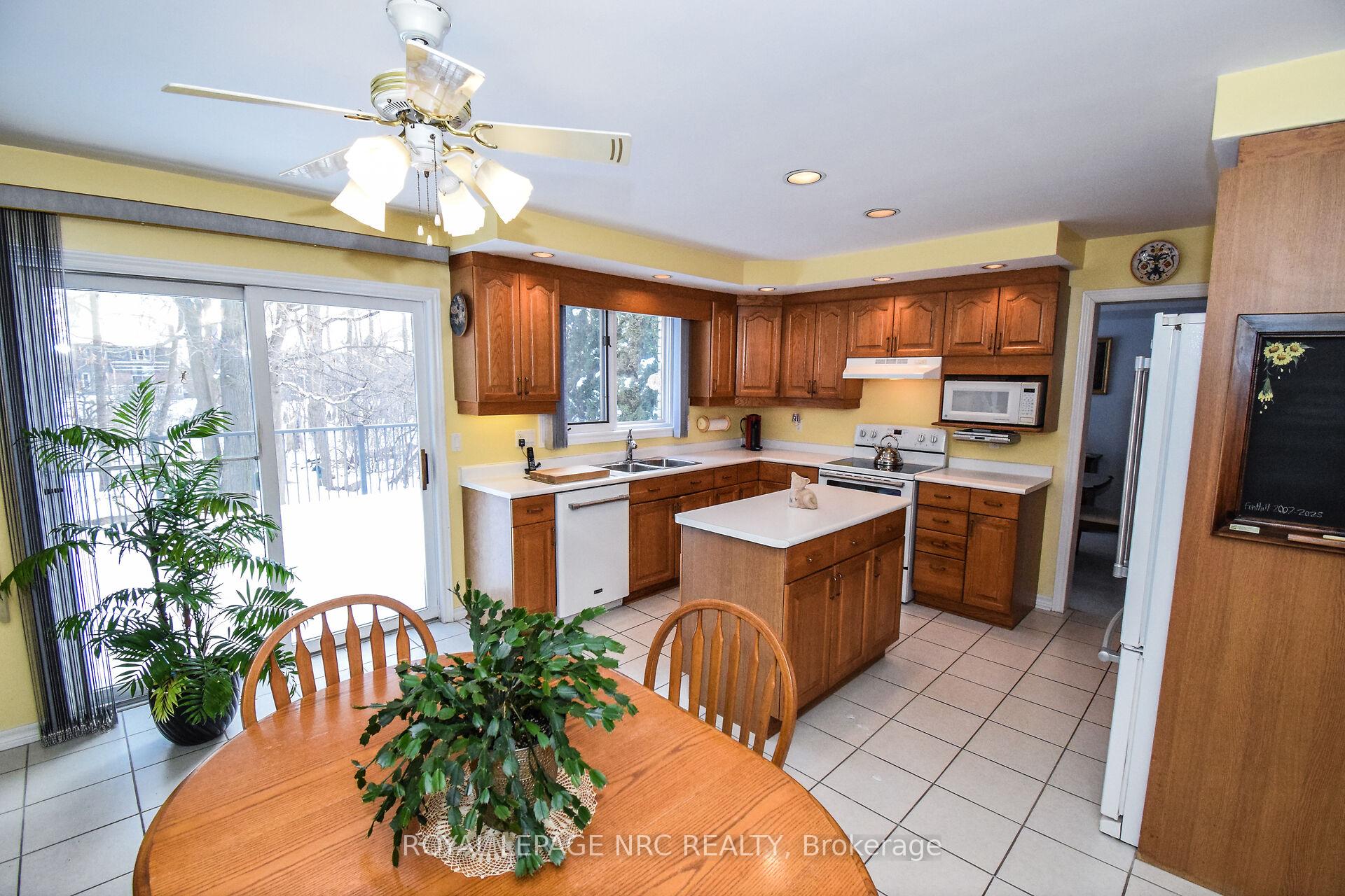 Photo 21 of 11 Milburn Drive, Pelham, Fonthill — HOMEH