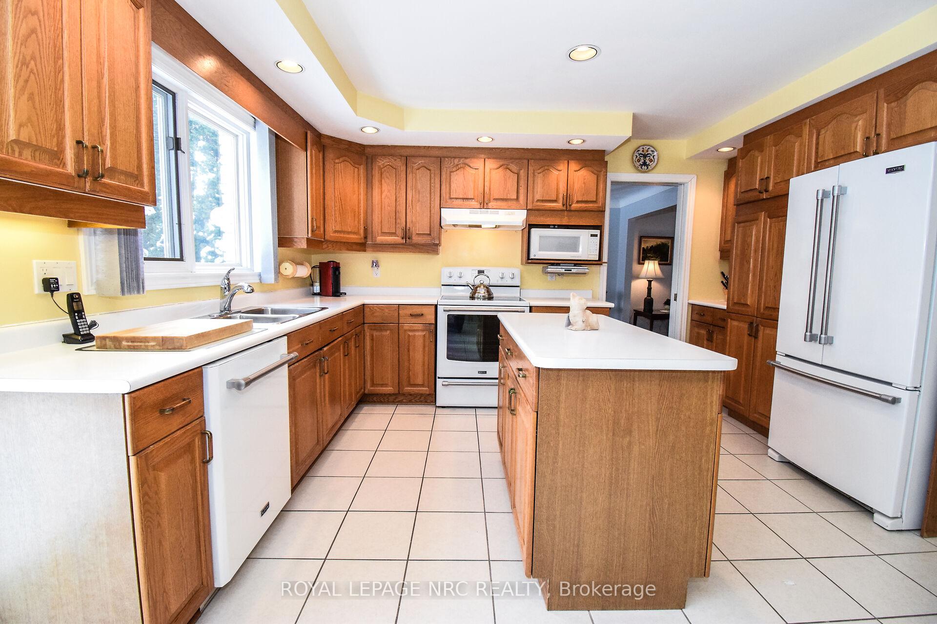 Photo 22 of 11 Milburn Drive, Pelham, Fonthill — HOMEH