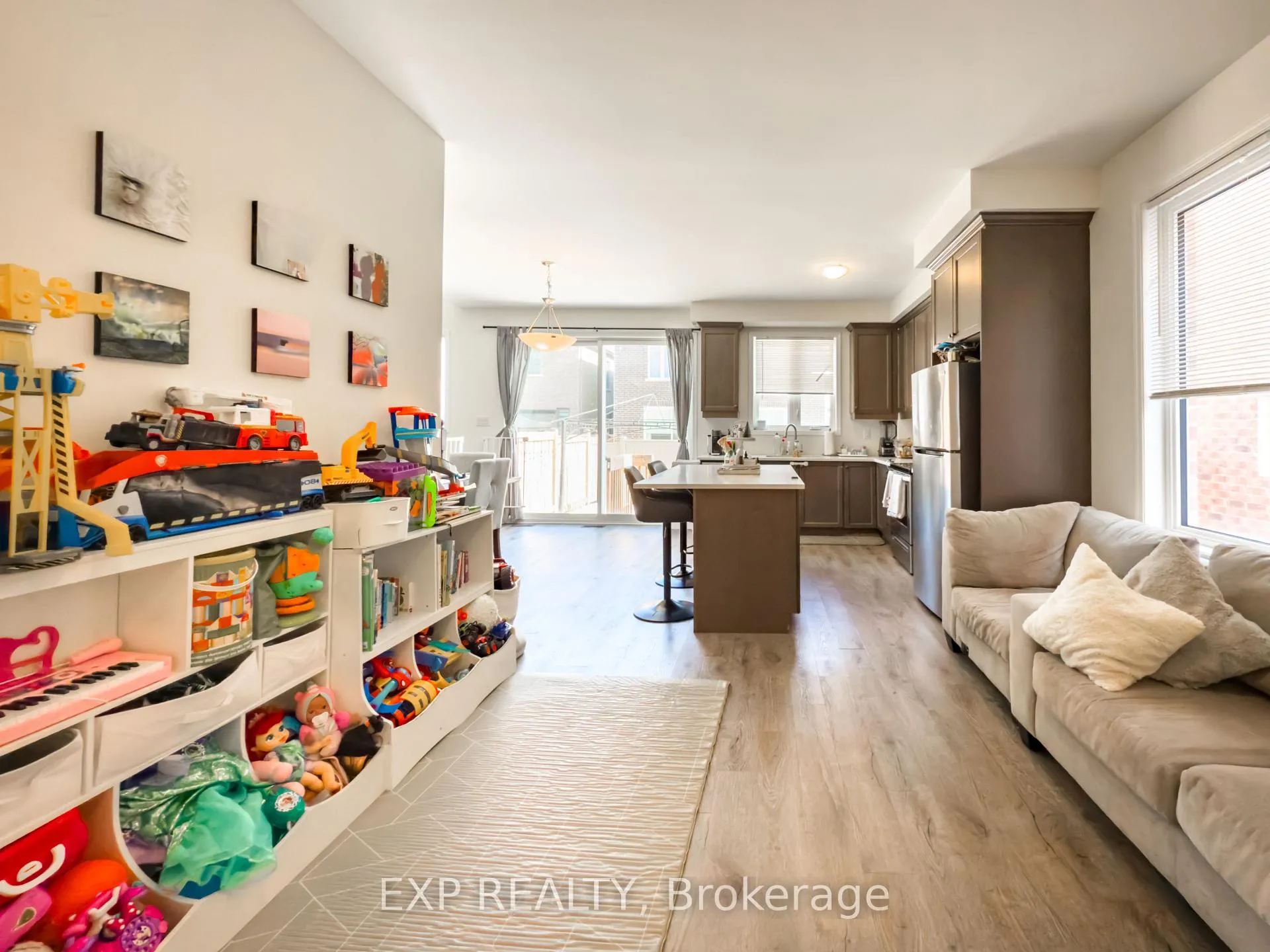 Photo 3 of 888 Sumac Crescent, Milton, Cobban — HOMEH