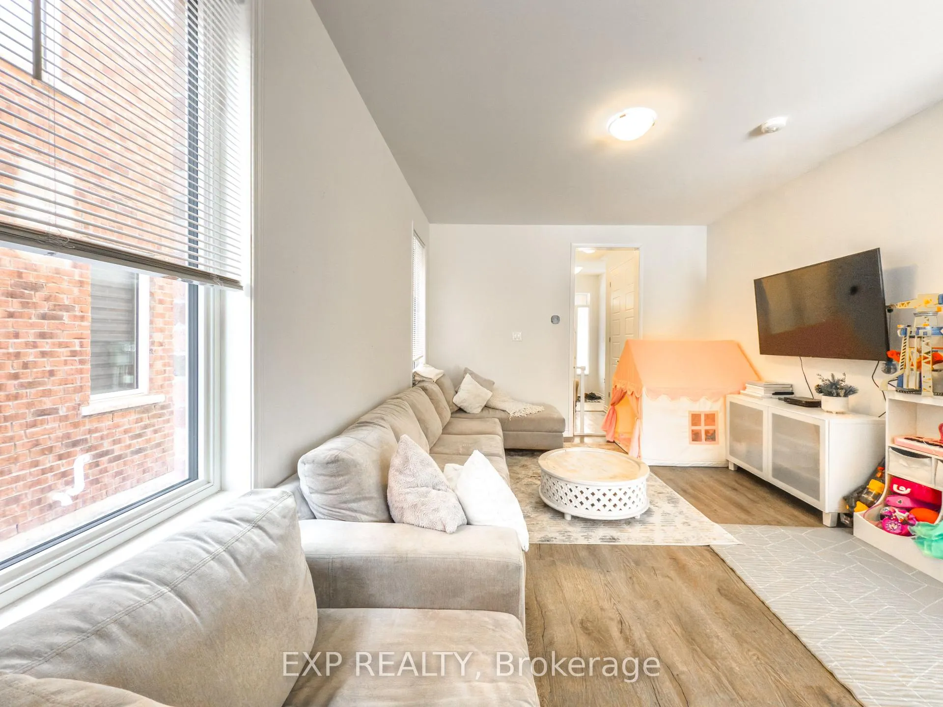Photo 6 of 888 Sumac Crescent, Milton, Cobban — HOMEH