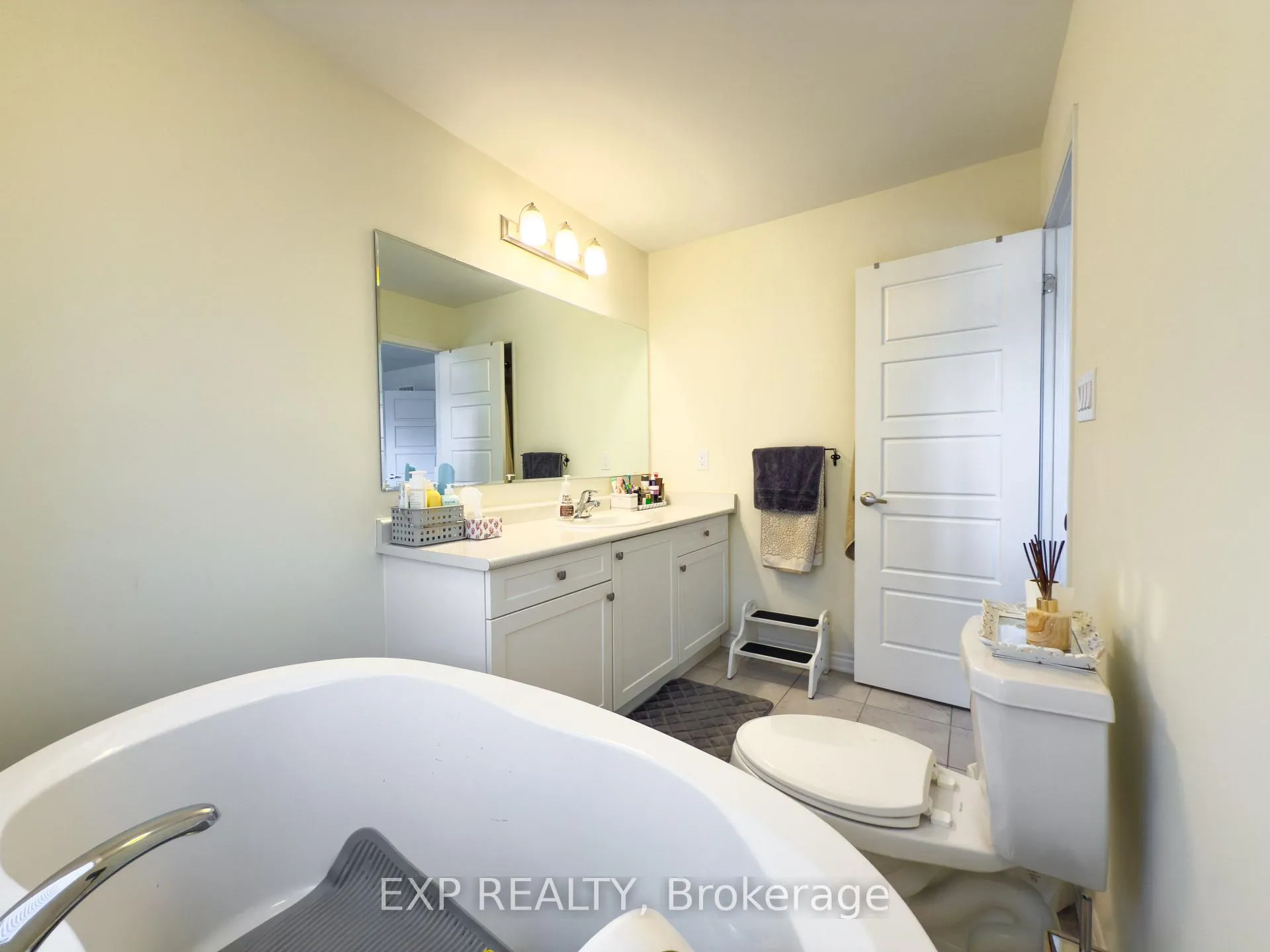 Photo 33 of 888 Sumac Crescent, Milton, Cobban — HOMEH