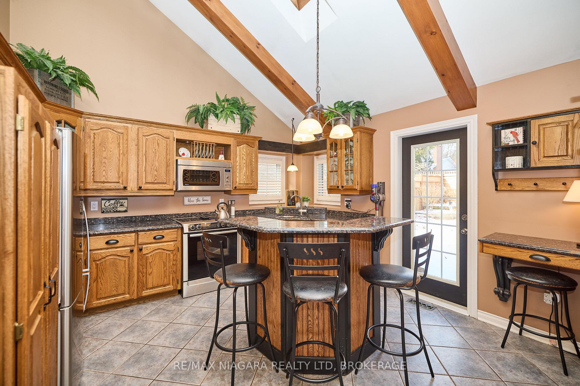 Photo 8 of 70 Millbridge Crescent, Pelham, Fonthill — HOMEH