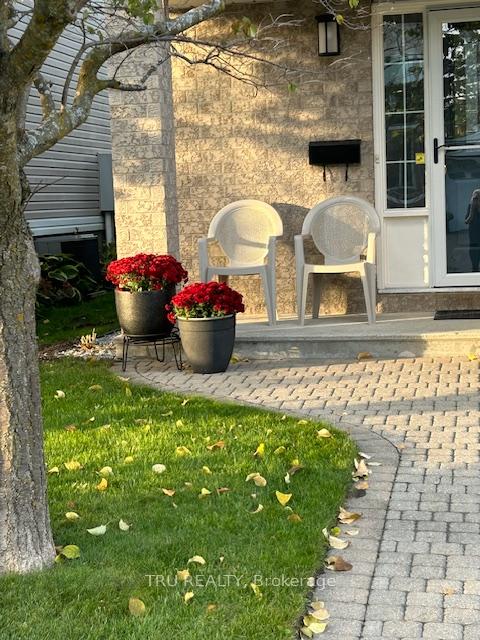Photo 2 of 5928 Pineglade Crescent, Ottawa, Chapel Hill South - Orleans Village — HOMEH