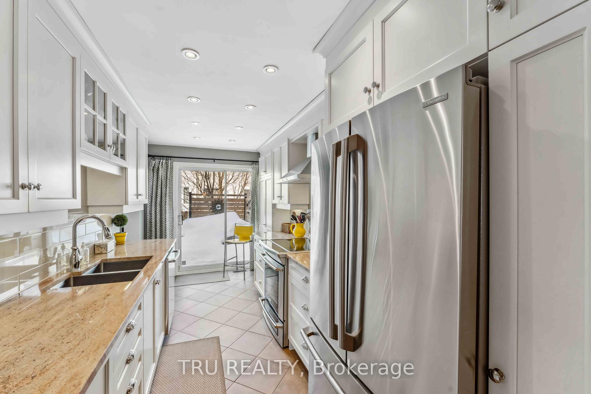 Photo 5 of 5928 Pineglade Crescent, Ottawa, Chapel Hill South - Orleans Village — HOMEH
