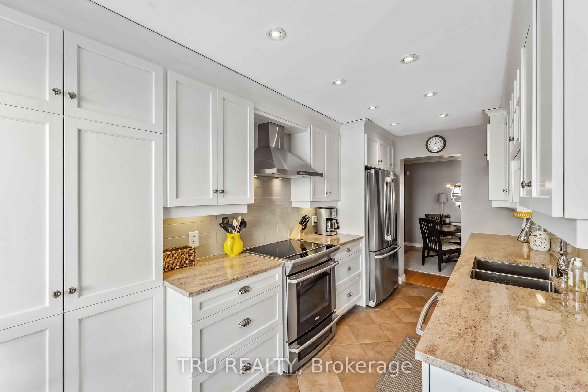 Photo 6 of 5928 Pineglade Crescent, Ottawa, Chapel Hill South - Orleans Village — HOMEH