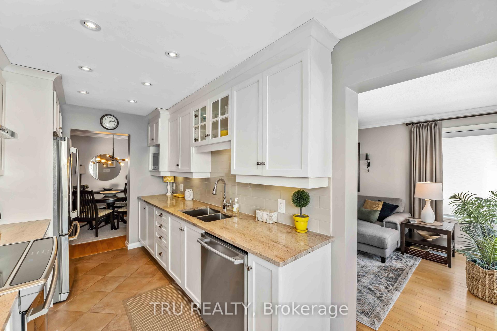 Photo 7 of 5928 Pineglade Crescent, Ottawa, Chapel Hill South - Orleans Village — HOMEH