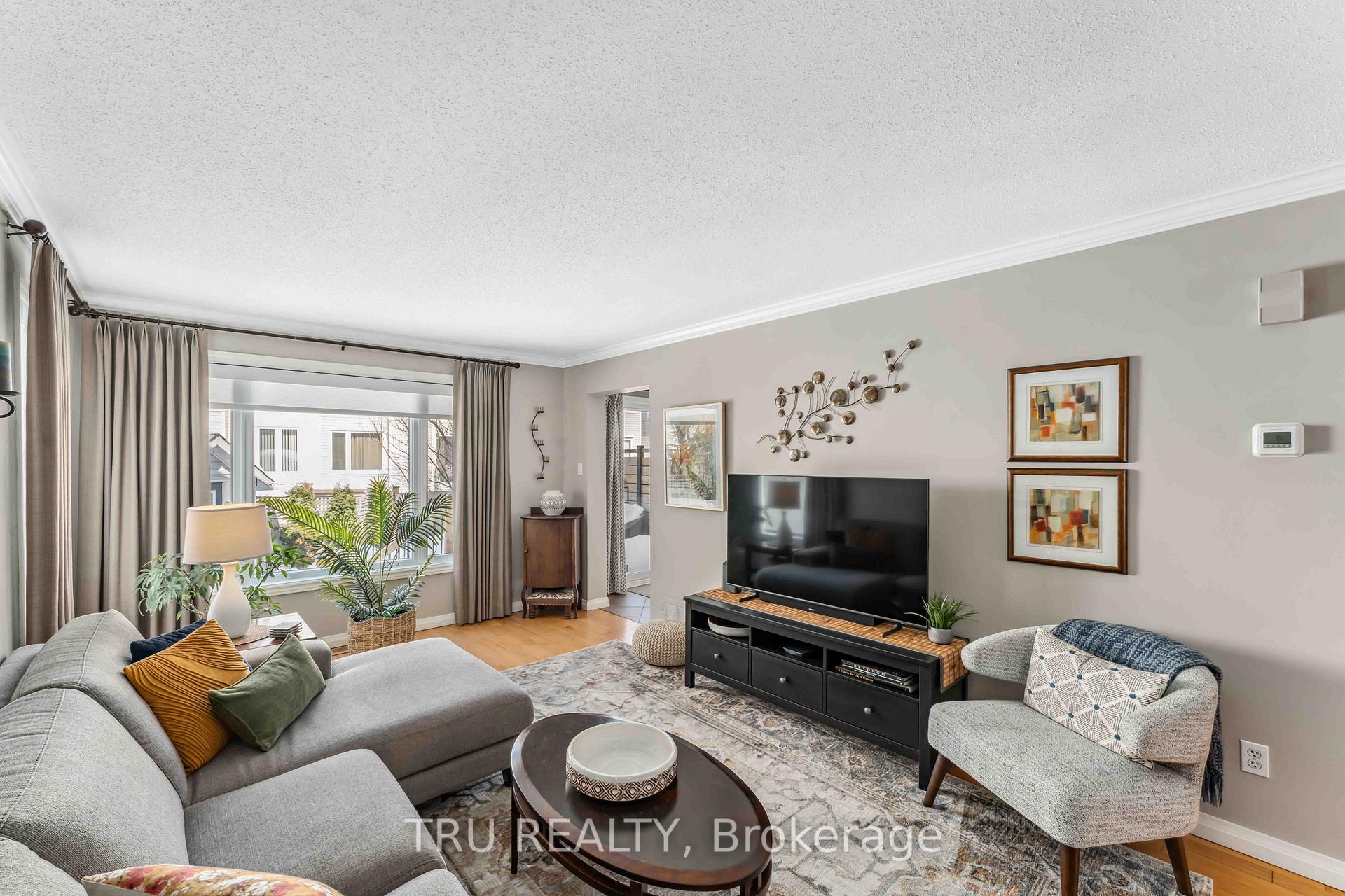 Photo 8 of 5928 Pineglade Crescent, Ottawa, Chapel Hill South - Orleans Village — HOMEH