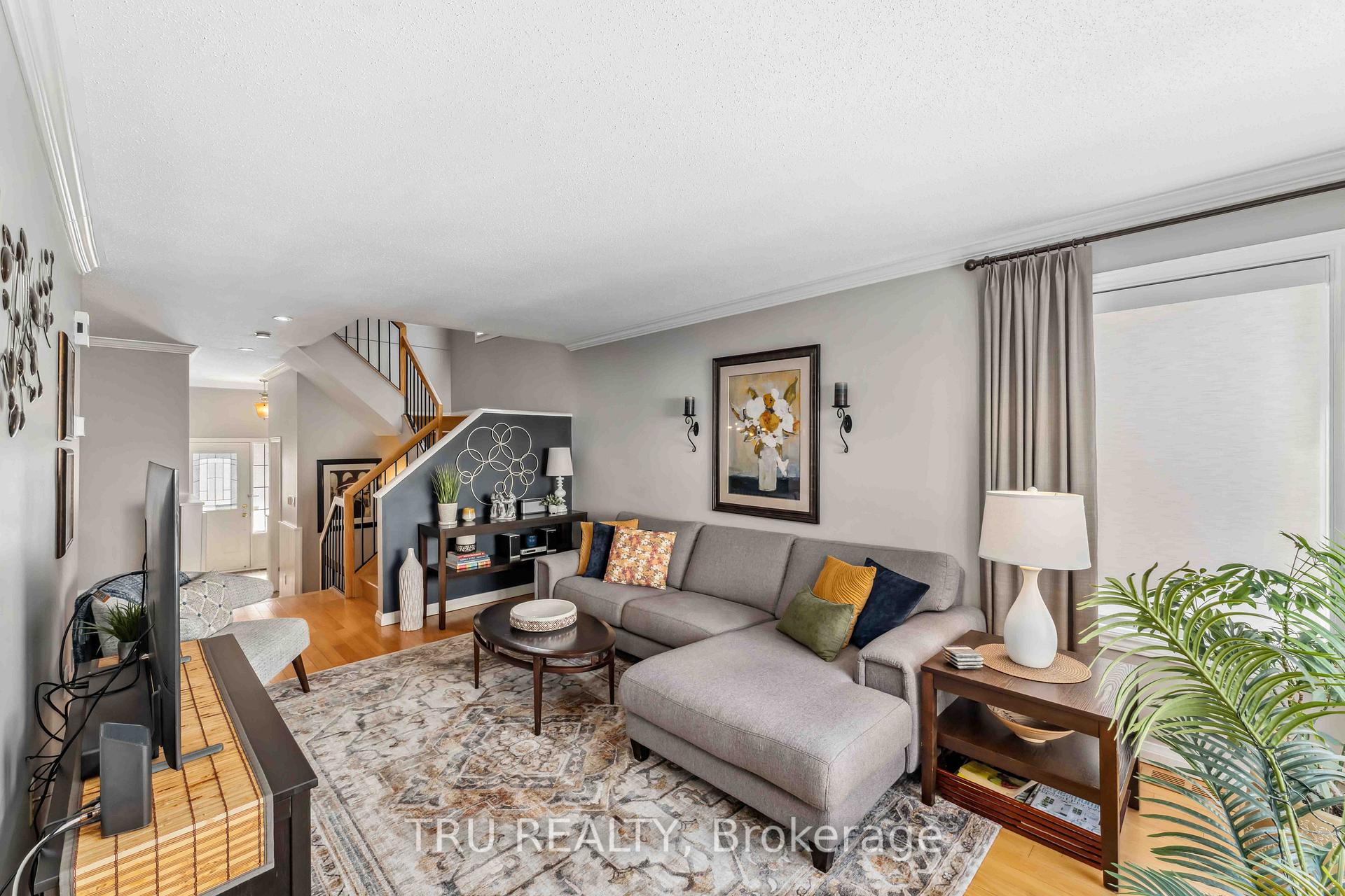Photo 10 of 5928 Pineglade Crescent, Ottawa, Chapel Hill South - Orleans Village — HOMEH