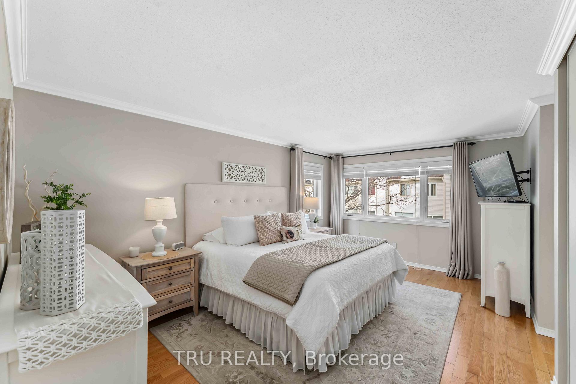 Photo 13 of 5928 Pineglade Crescent, Ottawa, Chapel Hill South - Orleans Village — HOMEH