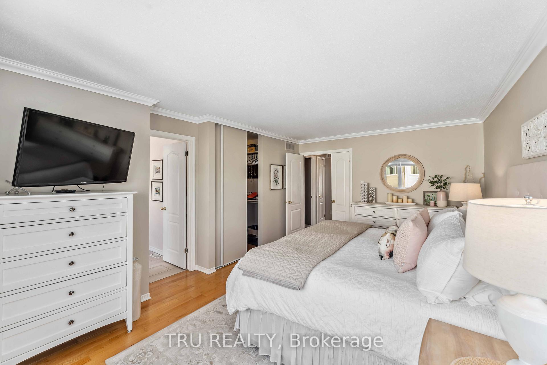 Photo 14 of 5928 Pineglade Crescent, Ottawa, Chapel Hill South - Orleans Village — HOMEH