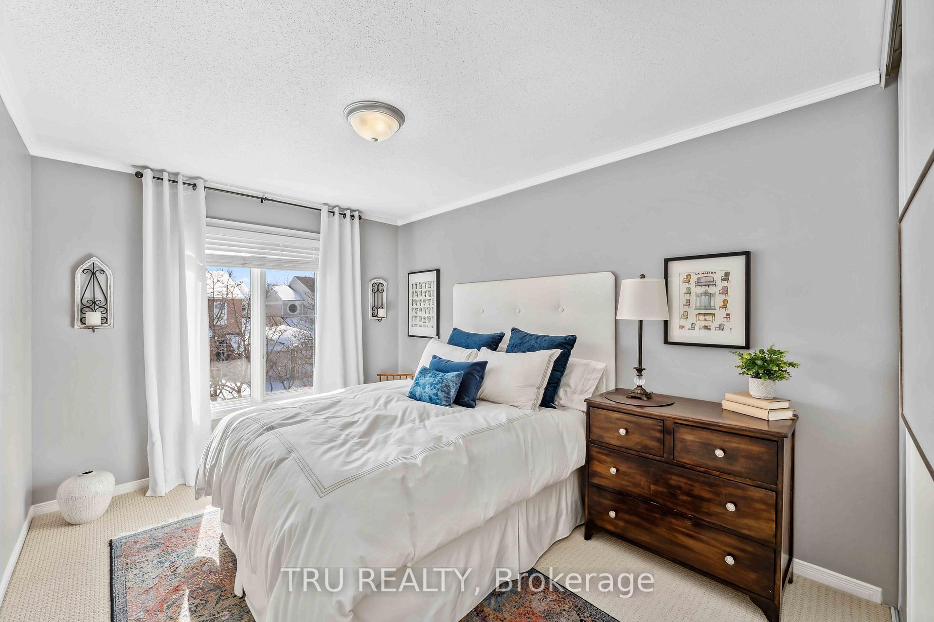Photo 17 of 5928 Pineglade Crescent, Ottawa, Chapel Hill South - Orleans Village — HOMEH