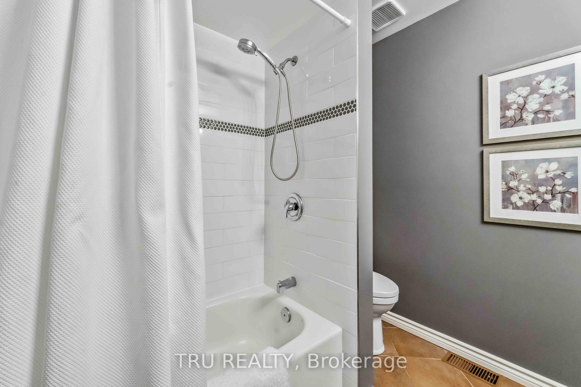 Photo 22 of 5928 Pineglade Crescent, Ottawa, Chapel Hill South - Orleans Village — HOMEH