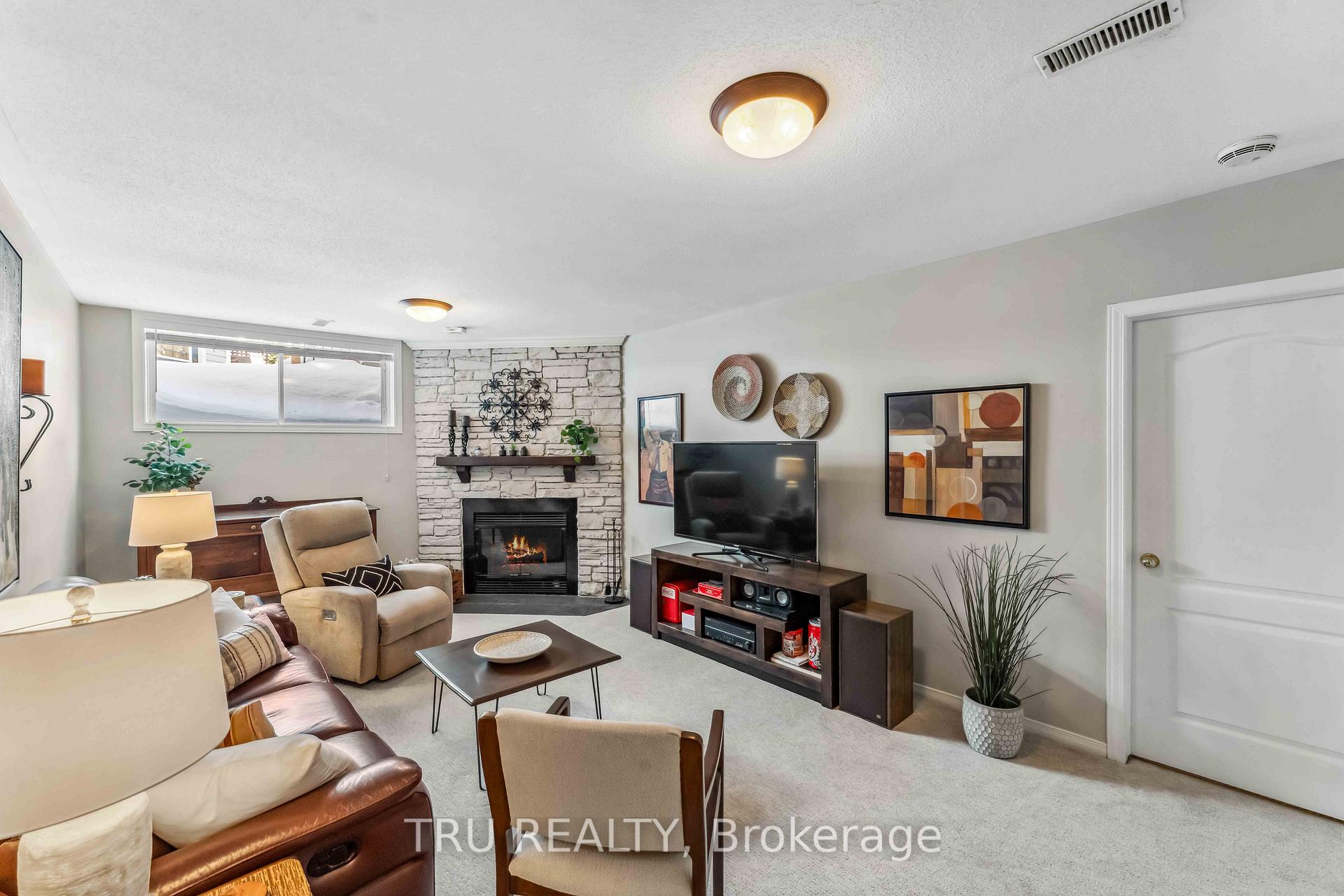 Photo 23 of 5928 Pineglade Crescent, Ottawa, Chapel Hill South - Orleans Village — HOMEH