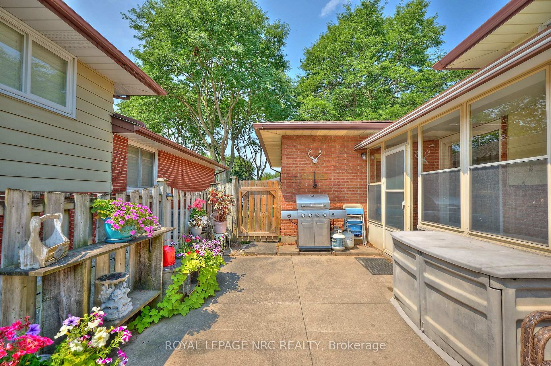 Photo 12 of 5875 St. Anthony Crescent, Niagara Falls, Church's Lane — HOMEH