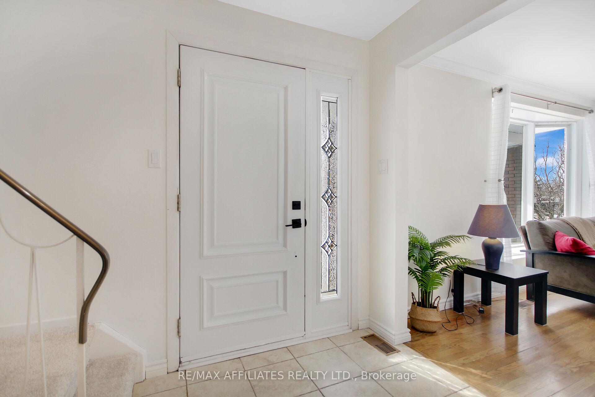 Photo 3 of 1405 Leblanc Drive, Ottawa, Chateauneuf — HOMEH