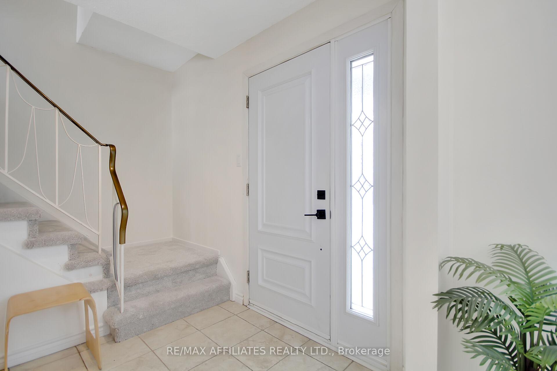 Photo 4 of 1405 Leblanc Drive, Ottawa, Chateauneuf — HOMEH