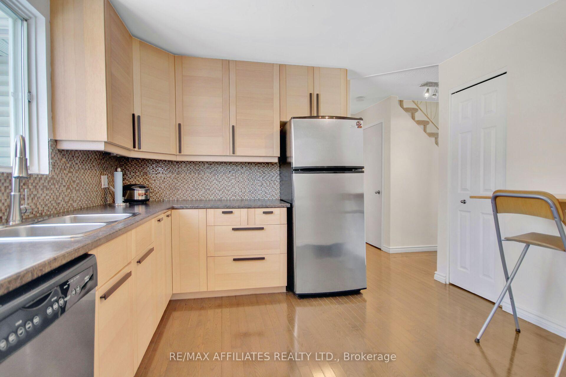Photo 9 of 1405 Leblanc Drive, Ottawa, Chateauneuf — HOMEH