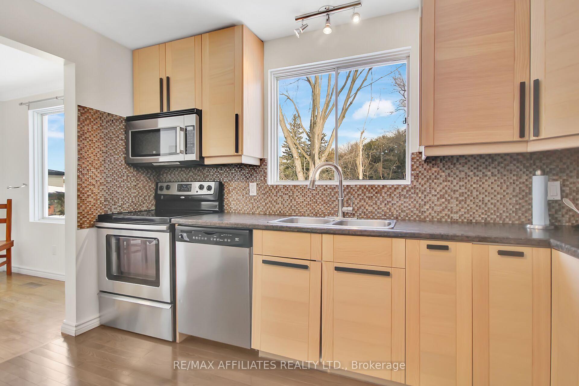 Photo 12 of 1405 Leblanc Drive, Ottawa, Chateauneuf — HOMEH