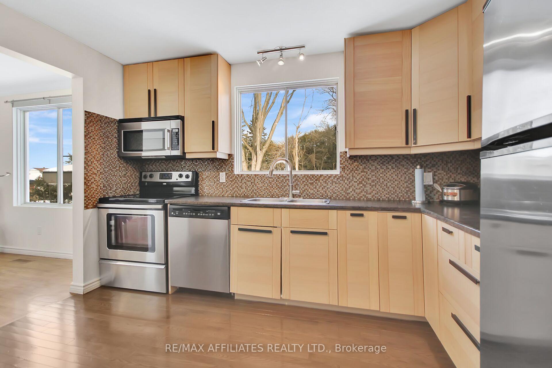 Photo 13 of 1405 Leblanc Drive, Ottawa, Chateauneuf — HOMEH