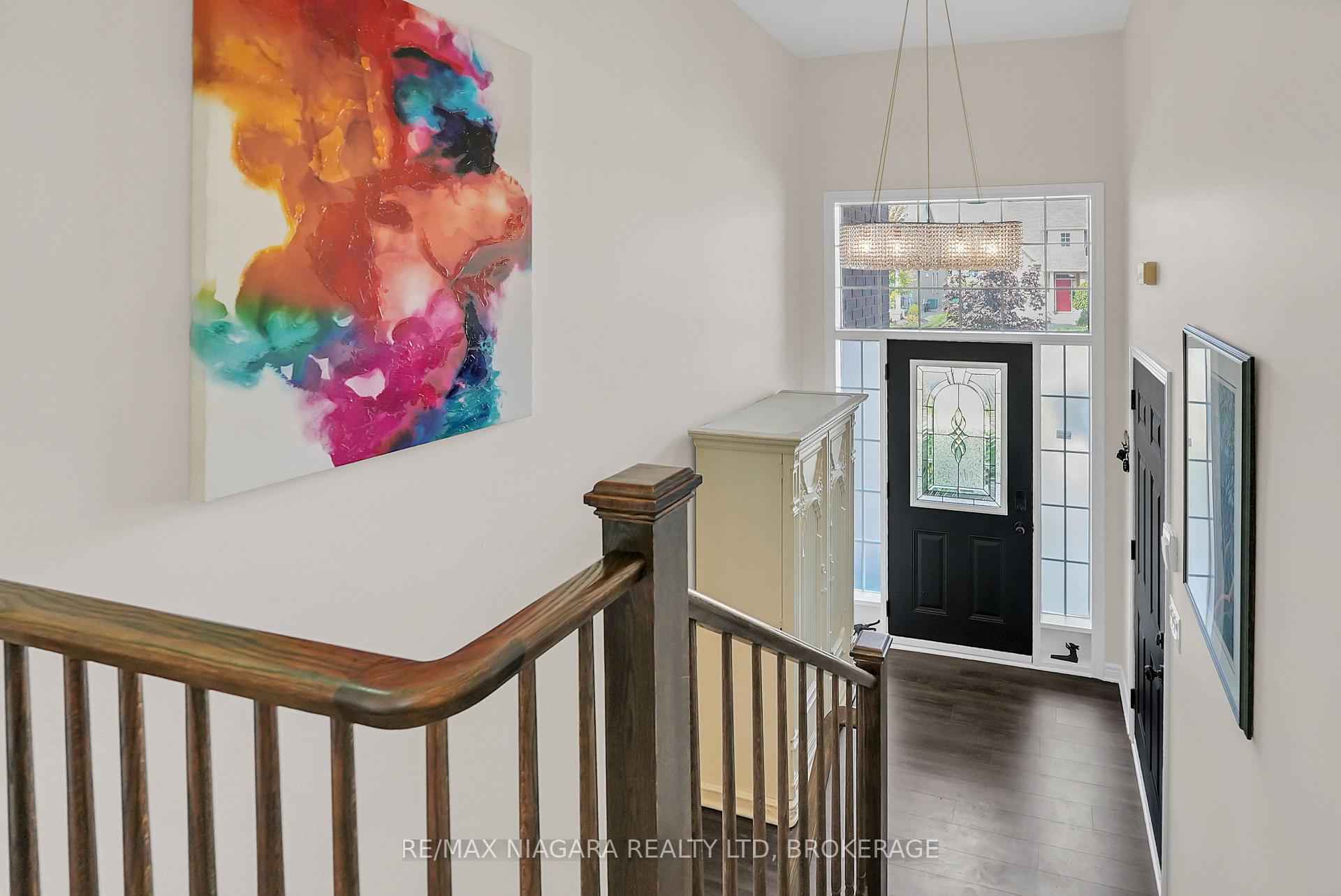 Photo 3 of 8738 Upper Canada Drive, Niagara Falls, Forestview — HOMEH