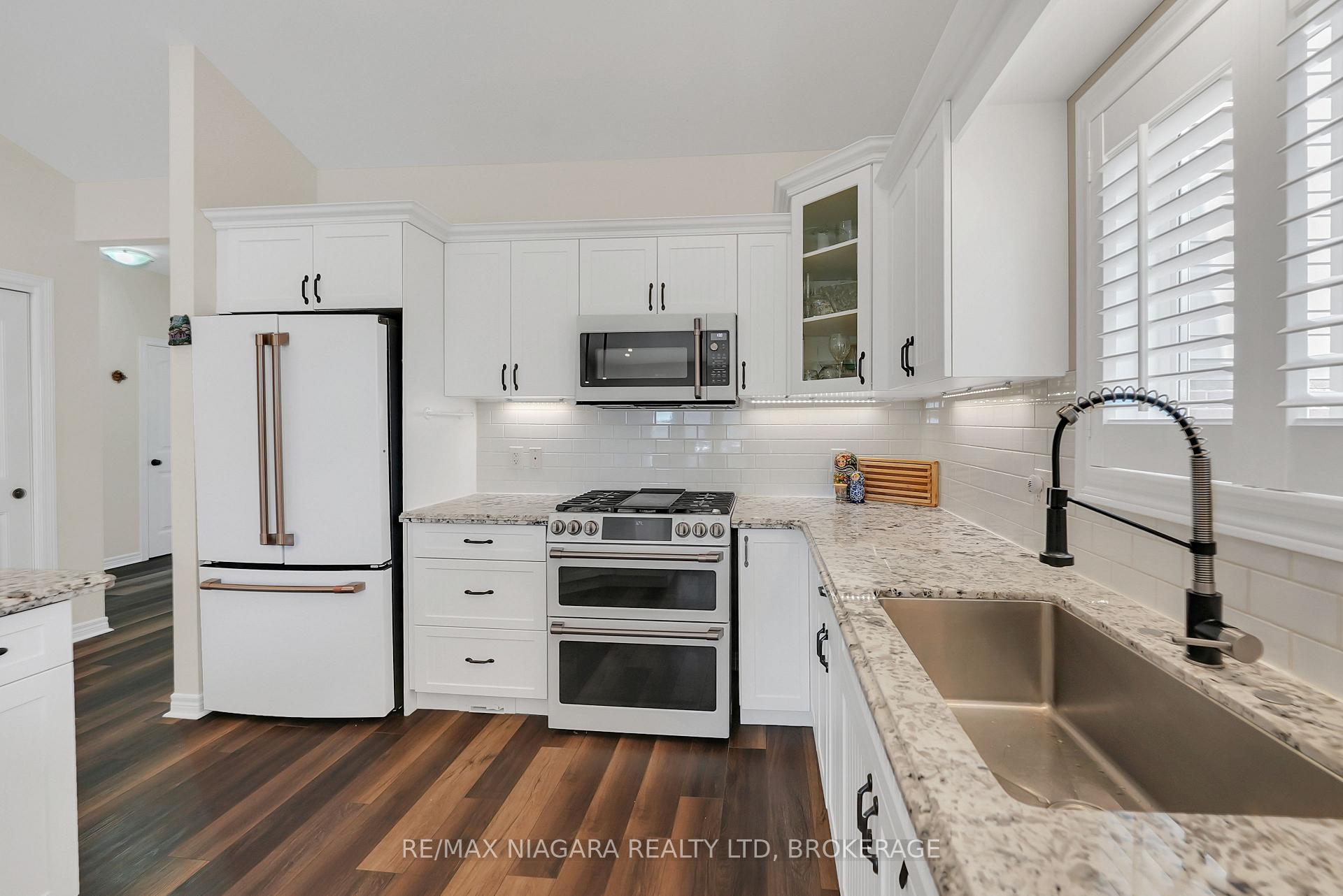 Photo 4 of 8738 Upper Canada Drive, Niagara Falls, Forestview — HOMEH