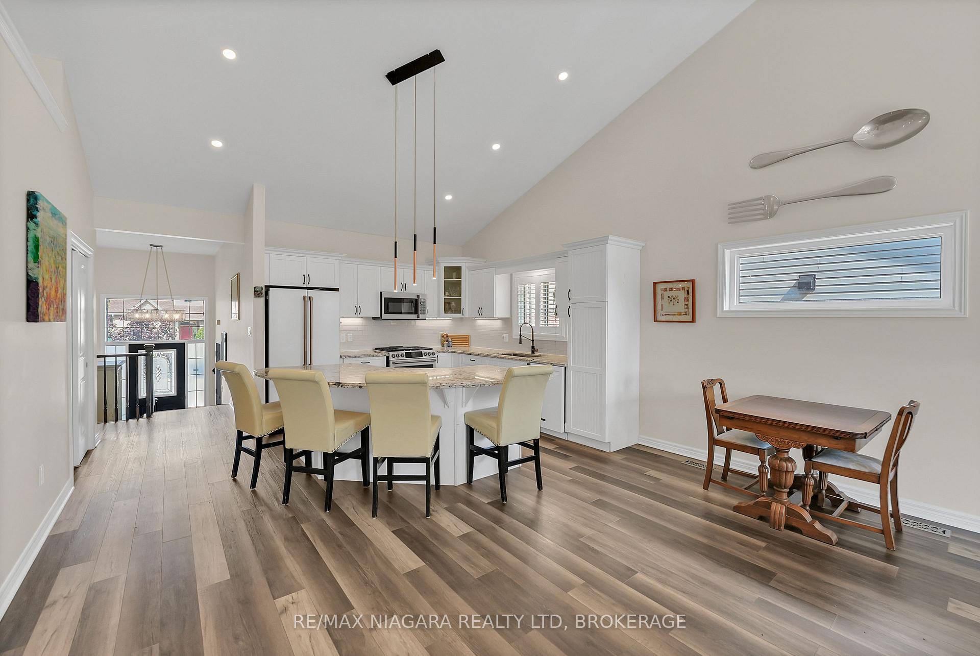 Photo 6 of 8738 Upper Canada Drive, Niagara Falls, Forestview — HOMEH