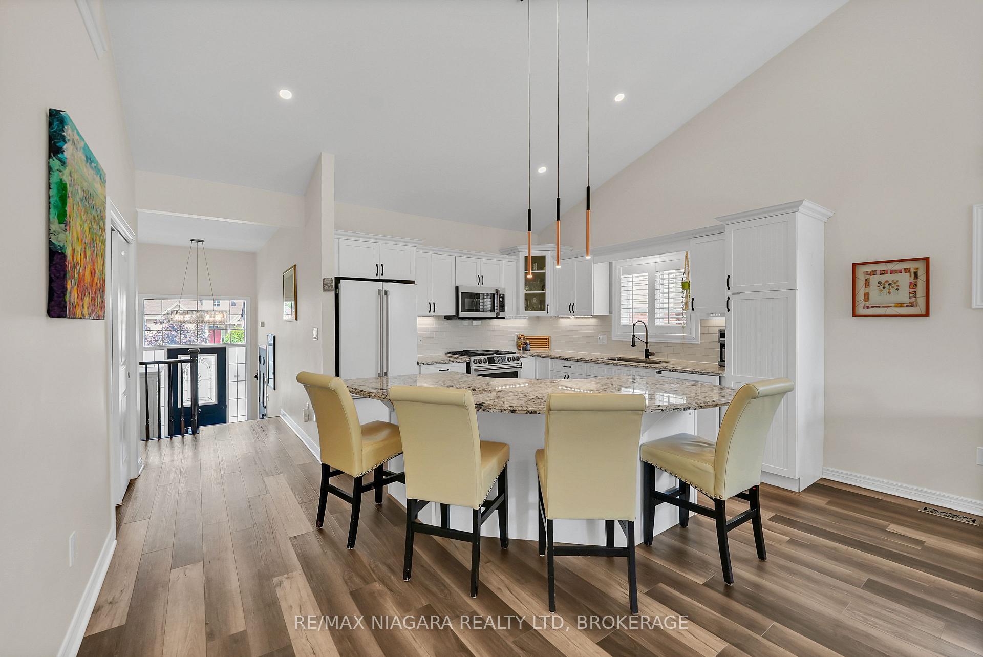 Photo 7 of 8738 Upper Canada Drive, Niagara Falls, Forestview — HOMEH