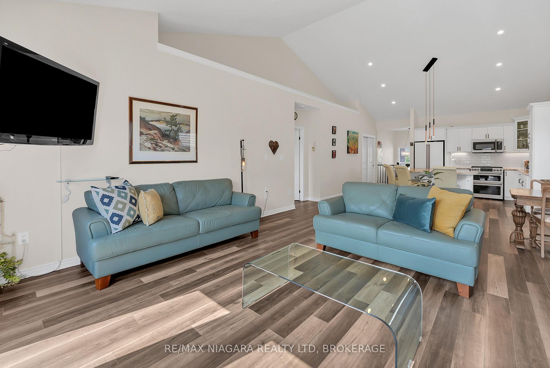 Photo 11 of 8738 Upper Canada Drive, Niagara Falls, Forestview — HOMEH