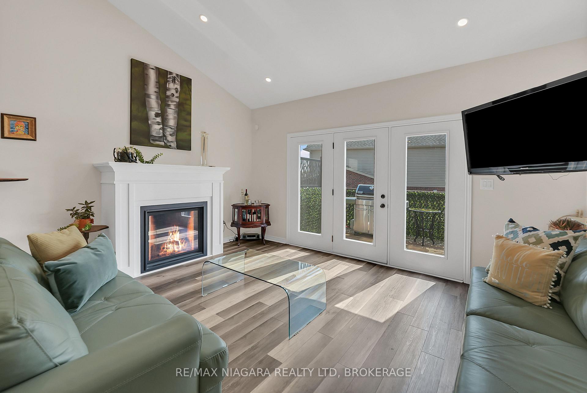 Photo 12 of 8738 Upper Canada Drive, Niagara Falls, Forestview — HOMEH