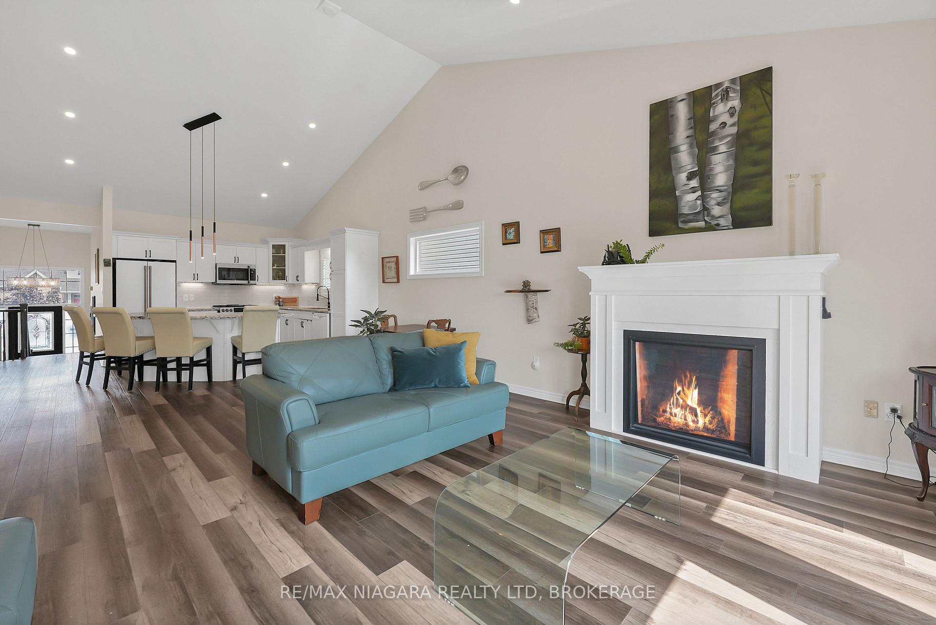 Photo 13 of 8738 Upper Canada Drive, Niagara Falls, Forestview — HOMEH