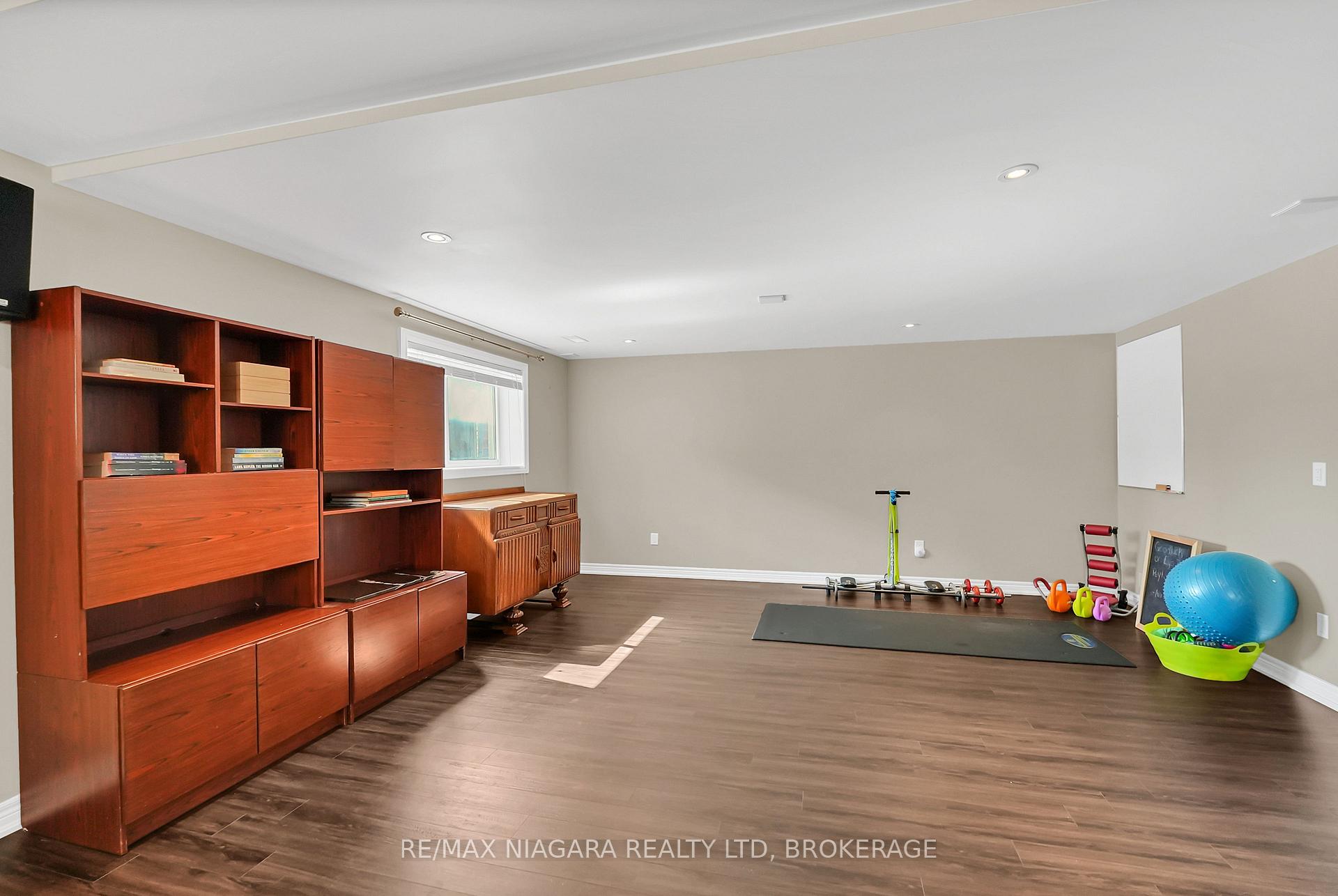 Photo 26 of 8738 Upper Canada Drive, Niagara Falls, Forestview — HOMEH