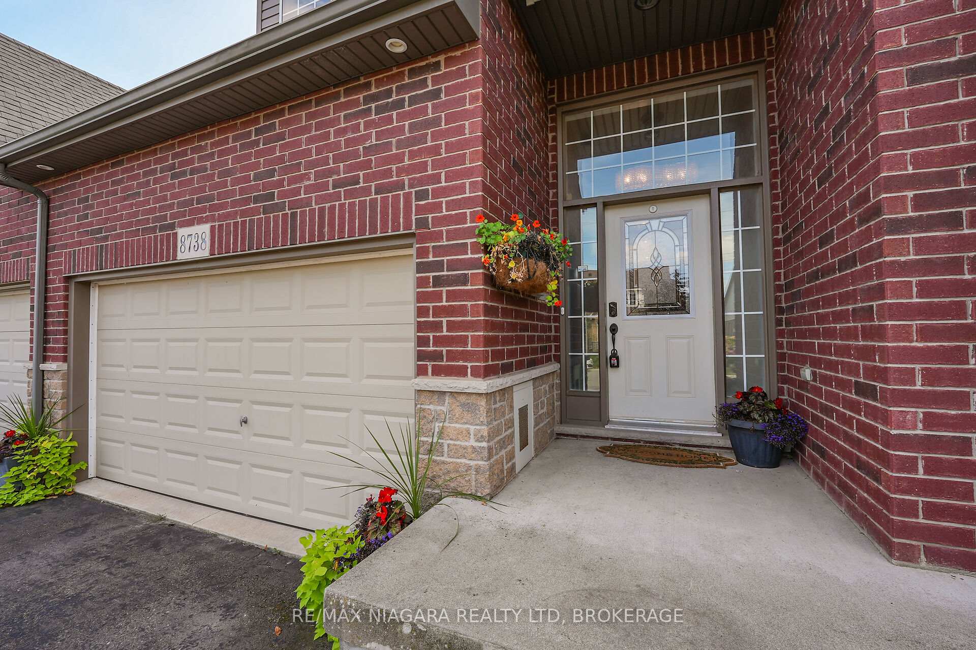 Photo 33 of 8738 Upper Canada Drive, Niagara Falls, Forestview — HOMEH
