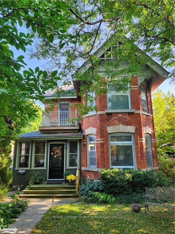 Front of 99 Tecumseth Street