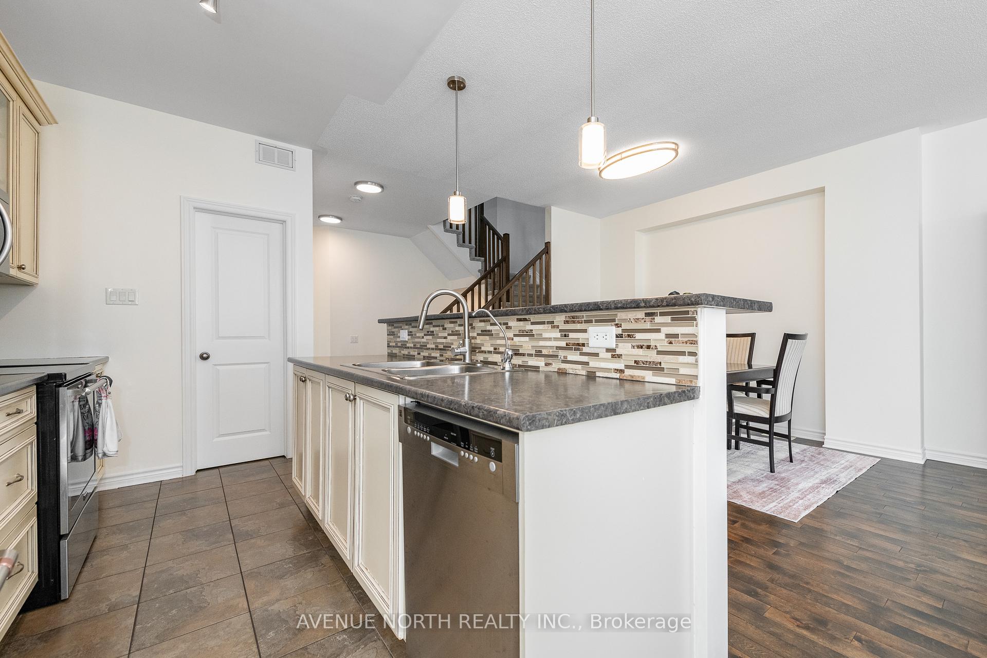 Photo 18 of 448 Rochefort Circle, Ottawa, Avalon West — HOMEH