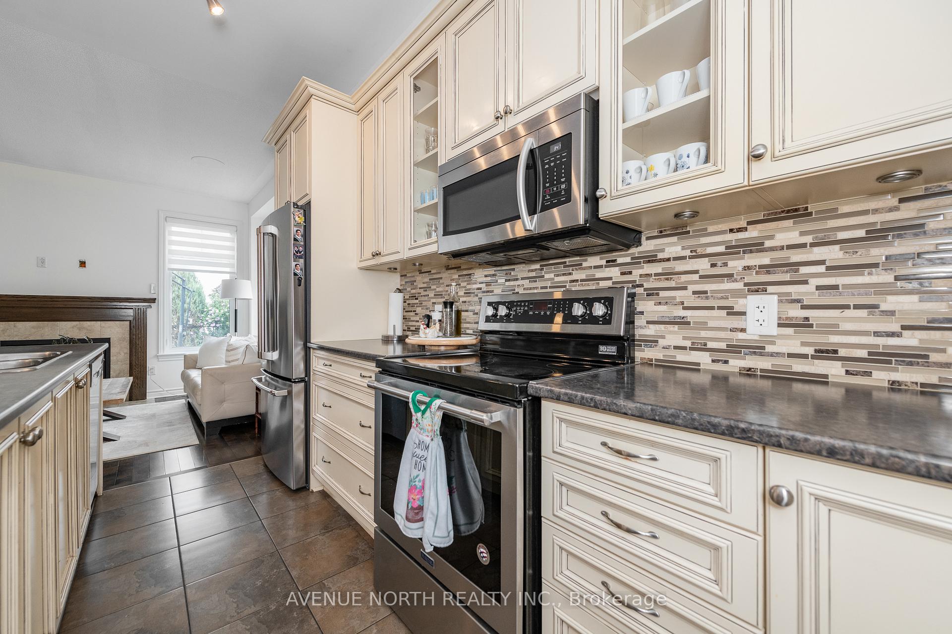 Photo 20 of 448 Rochefort Circle, Ottawa, Avalon West — HOMEH