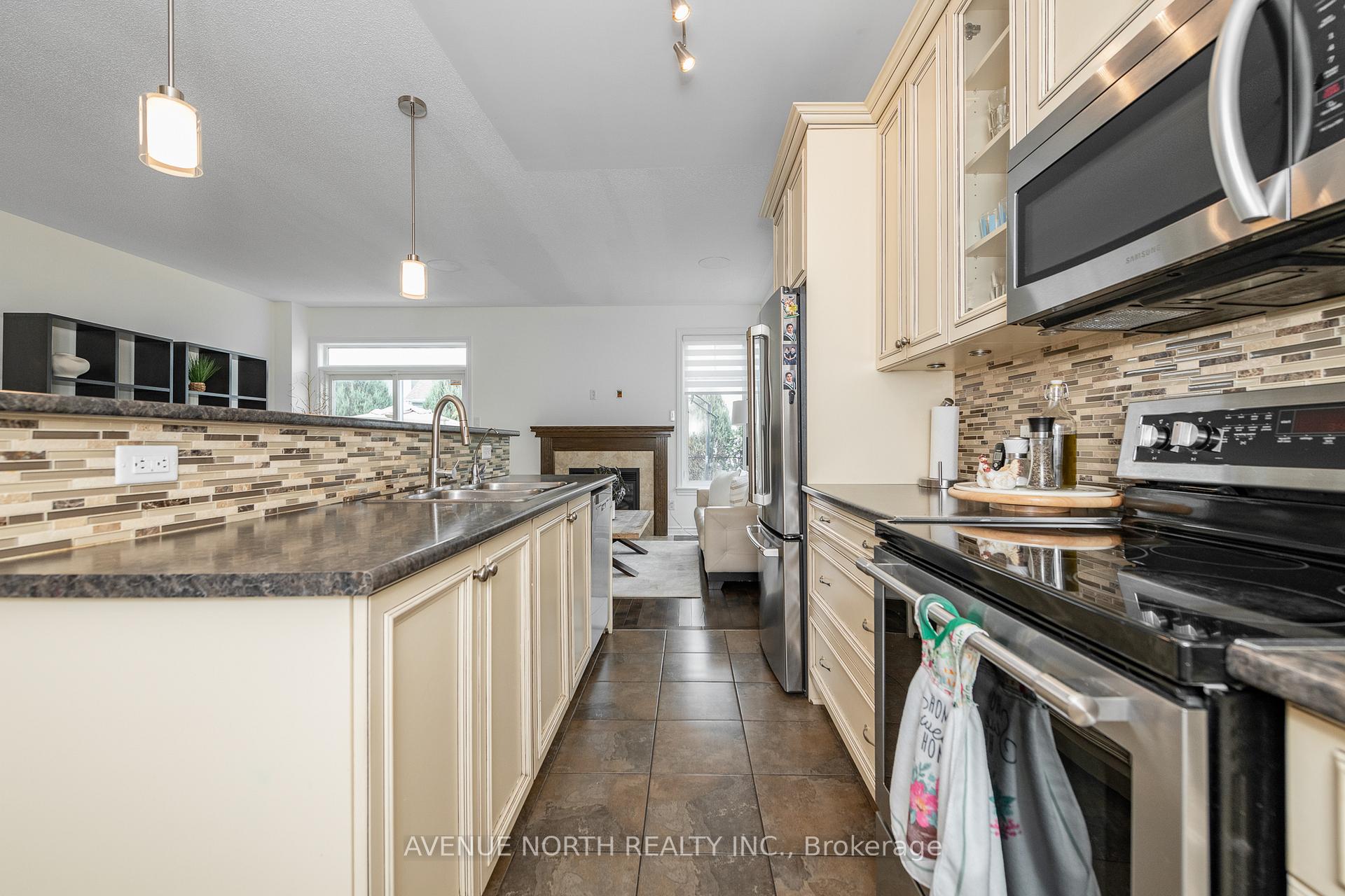 Photo 21 of 448 Rochefort Circle, Ottawa, Avalon West — HOMEH